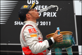 Formula Uno, GP Cina: L'invincibile stecca, Hamilton frizzante, Ferrari impantanata