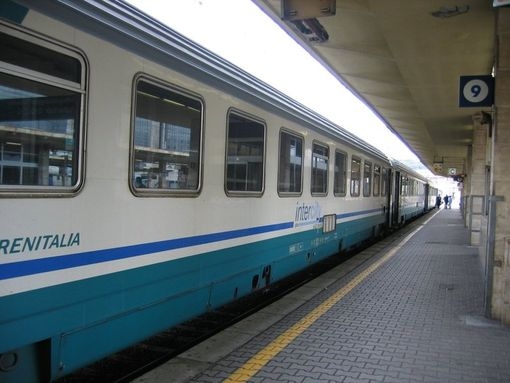 Dopo l'incendio a Tiburtina ancora treni in ritardo nel tratto Chiusi - Arezzo