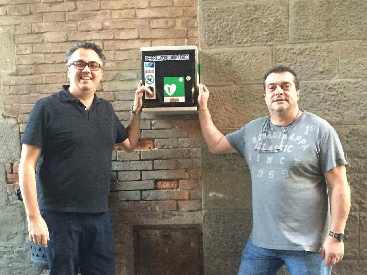 Quattro defibrillatori a Cortona grazie a commercianti e Amici di Vada