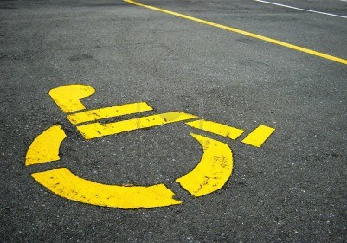 Camucia, parcheggio delle Poste, il problema per i disabili persiste