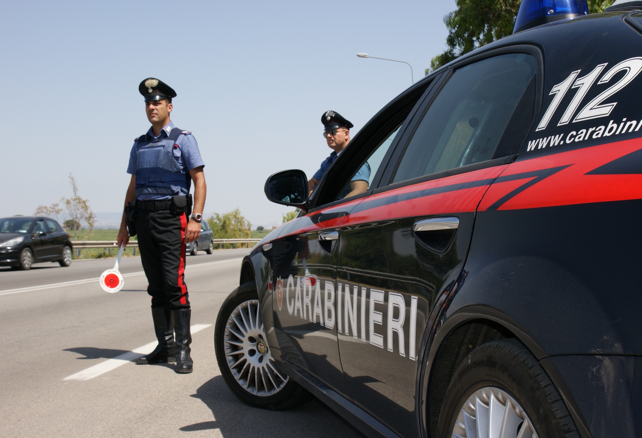 Carabinieri recuperano refurtiva rubata in un'auto