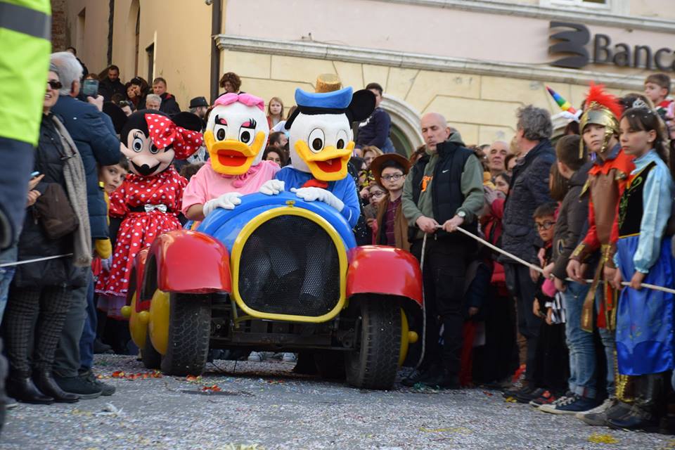 La Parata Valdichiana Disney porta un sorriso nelle zone del terremoto