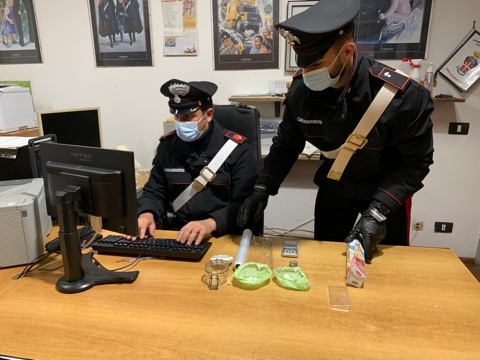 Un arresto dei Carabinieri per possesso di droga